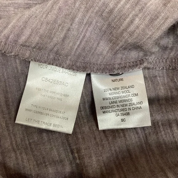 Icebreaker New Zealand Merino Wool Flower Print V-Neck Top - Picture 6 of 9